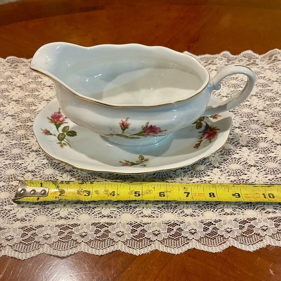 One Piece Polish Gravy Boat - Picture 7 of 7